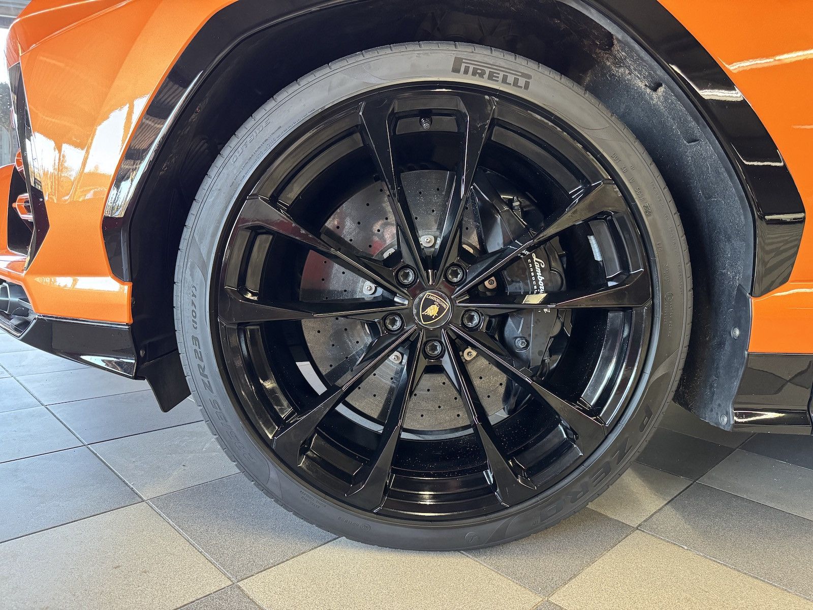 Lamborghini Urus Urus Dt.Auto*unfallfrei*Akrapovic*B&amp;O*23 Zoll