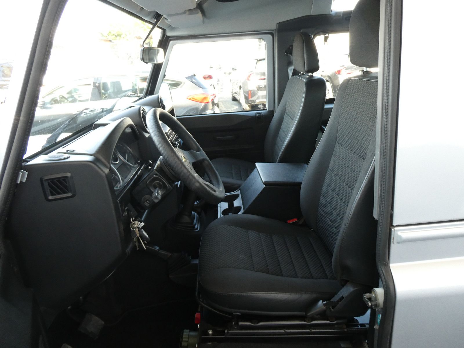 Land Rover Defender Defender 90 SE Station Wagon, scheckheftgepflegt
