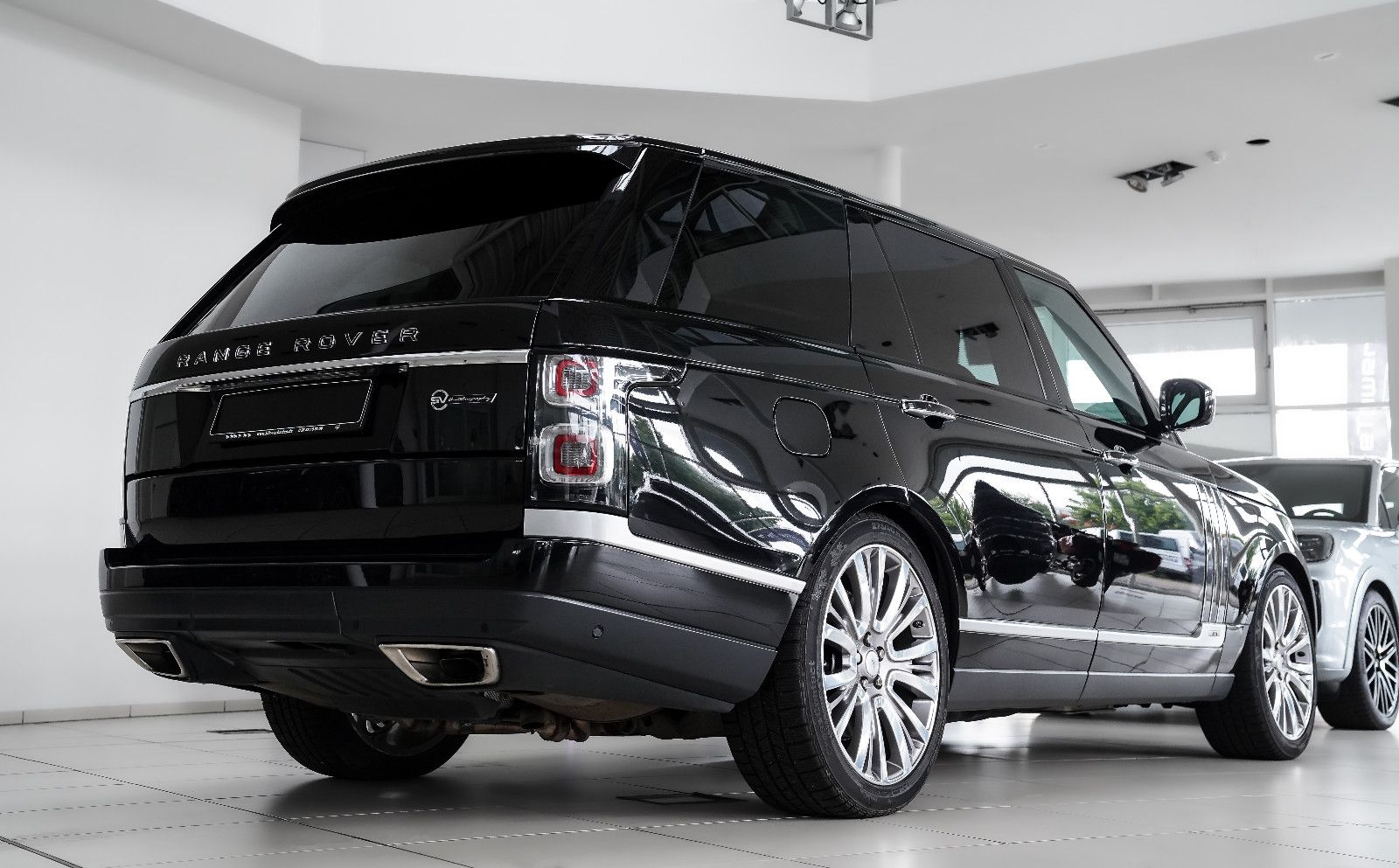 Land Rover Range Rover Range Rover SV Autobiography LWB 4 Sitze TV