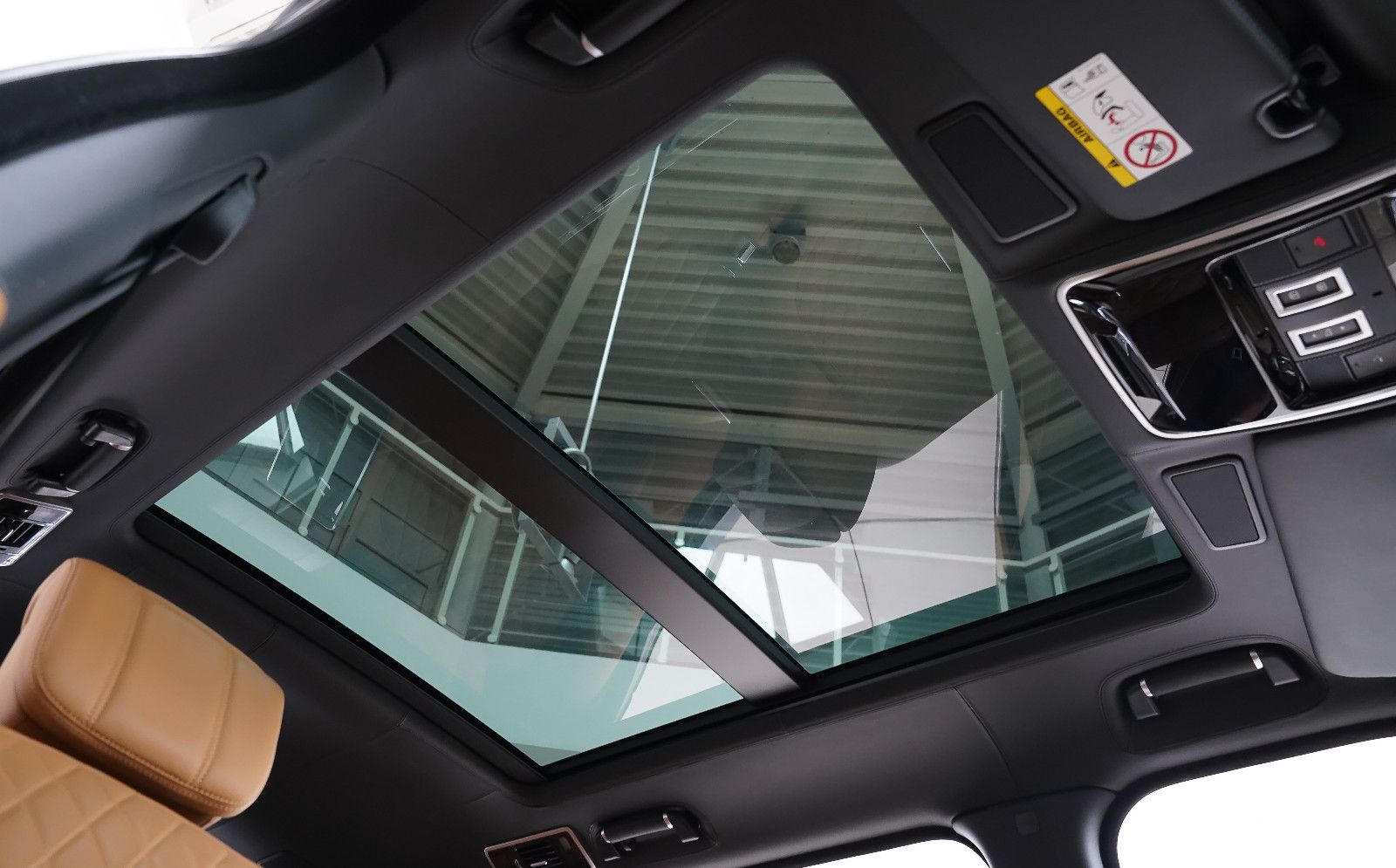 Land Rover Range Rover Range Rover SV Autobiography LWB 4 Sitze TV