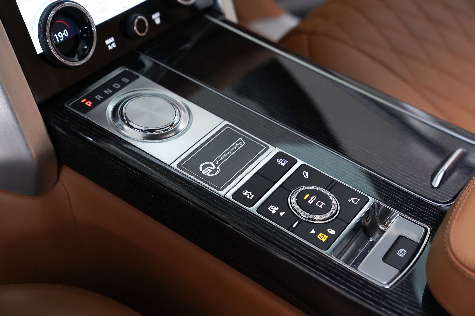 Land Rover Range Rover Range Rover SV Autobiography LWB 4 Sitze TV