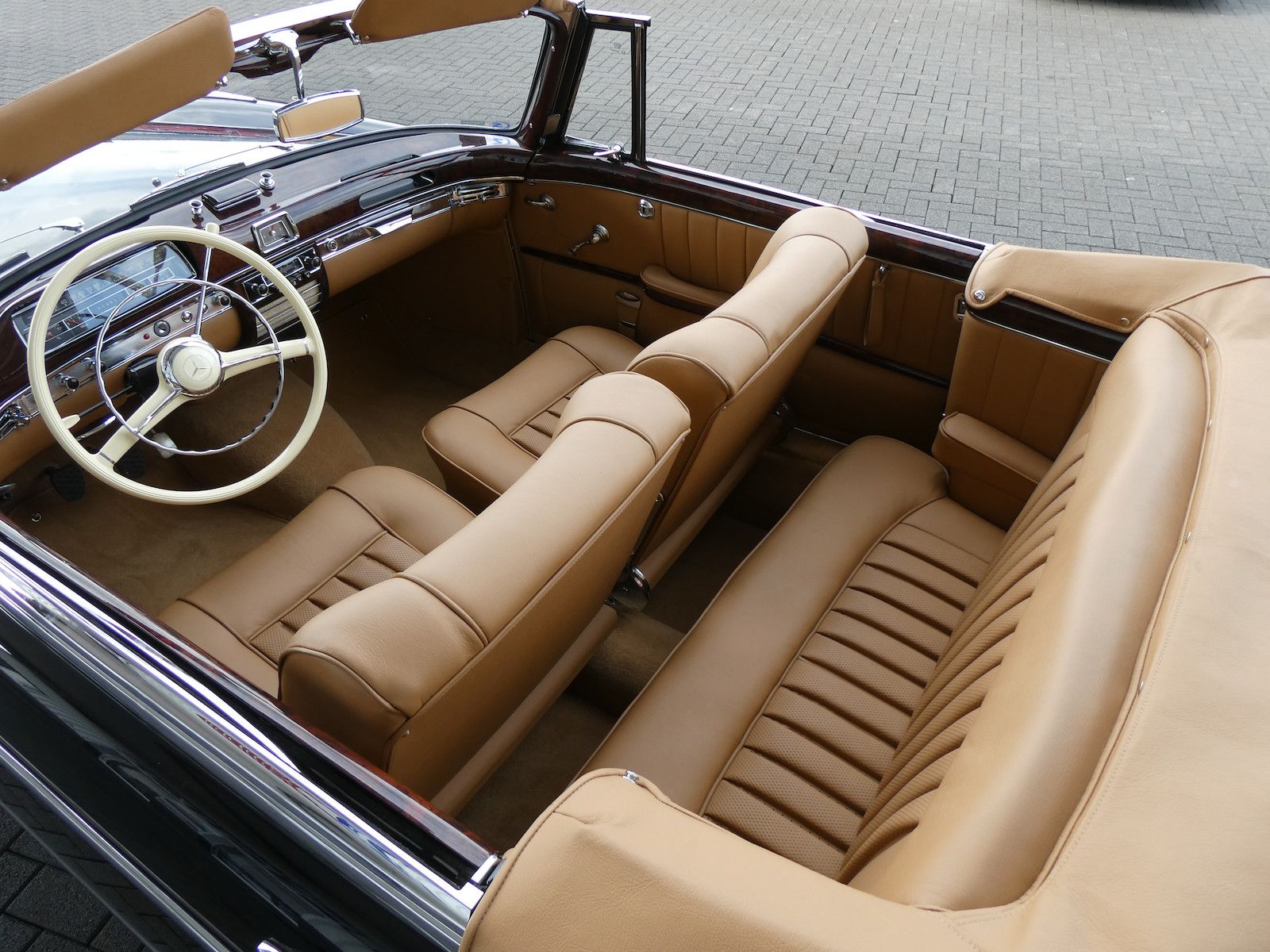 Mercedes-Benz 220 220 SE Ponton Cabriolet, frame-off Restauration