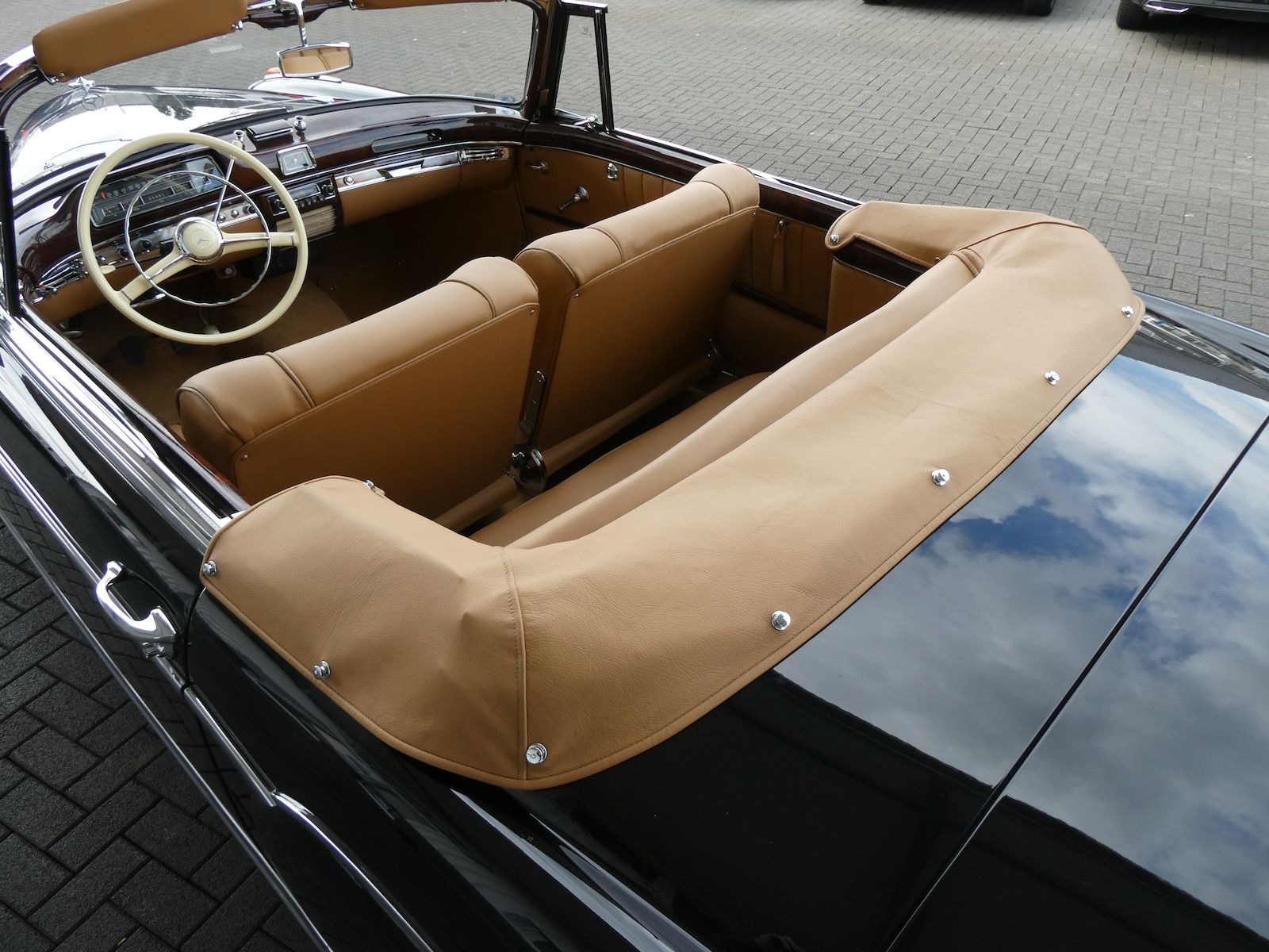 Mercedes-Benz 220 220 SE Ponton Cabriolet, frame-off Restauration