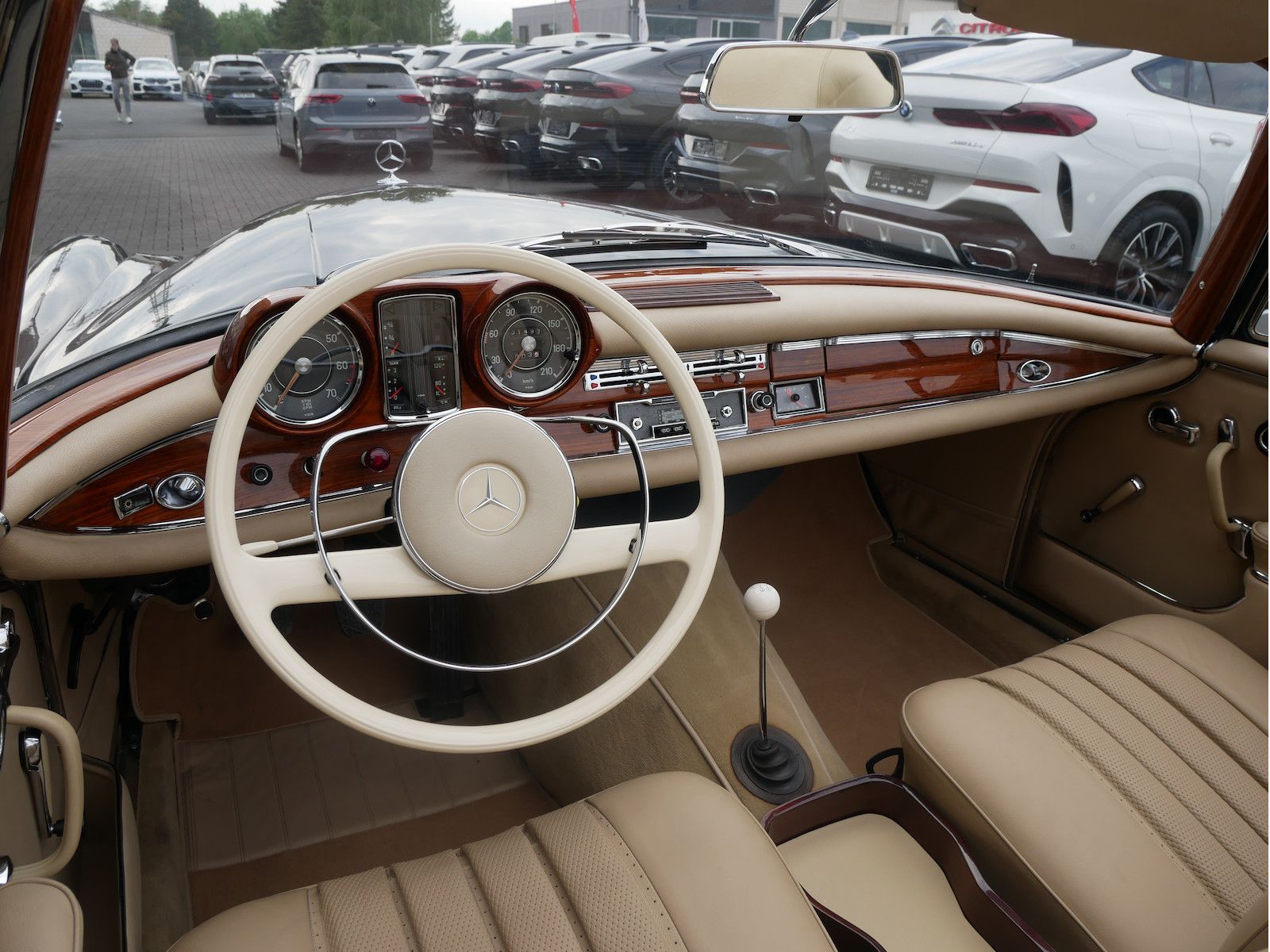 Mercedes-Benz 220 220 SE (W111) Cabriolet, frame-off, Zustand 1