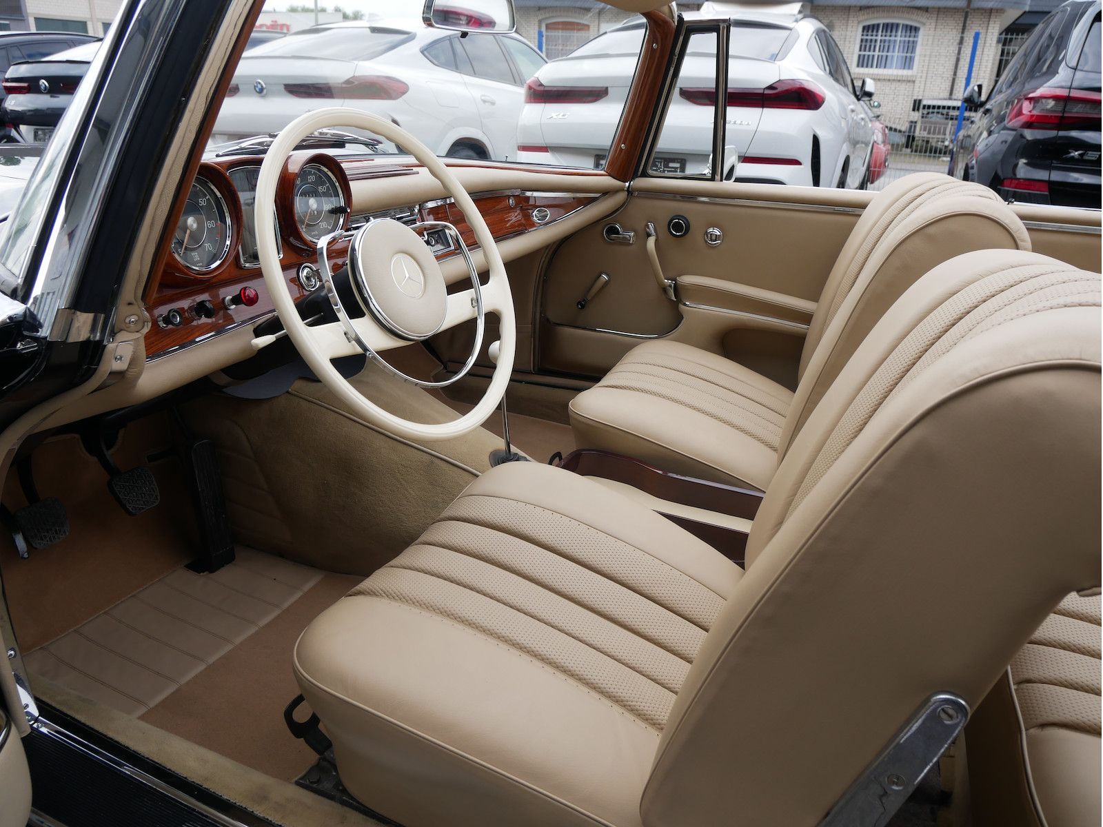 Mercedes-Benz 220 220 SE (W111) Cabriolet, frame-off, Zustand 1