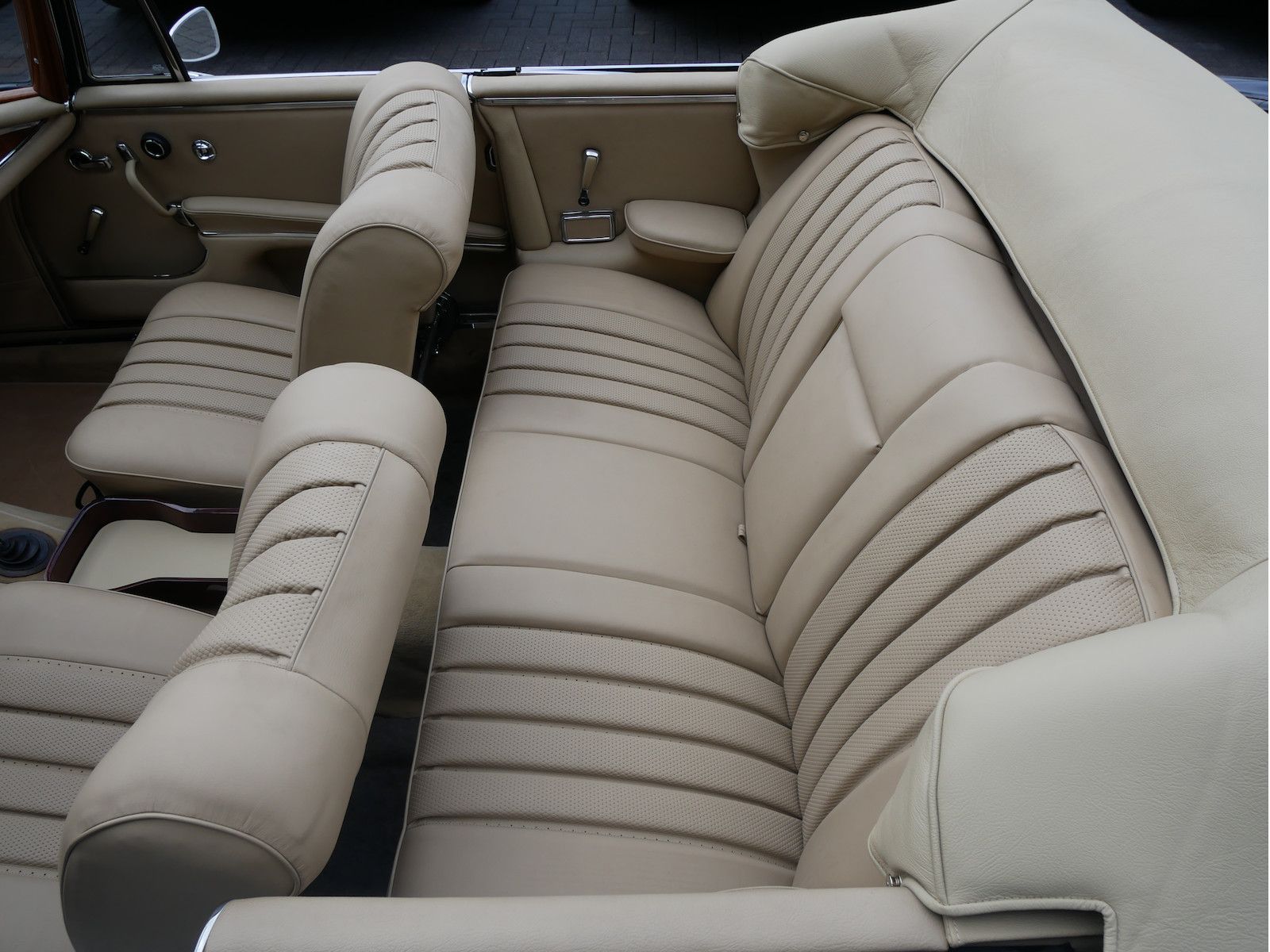 Mercedes-Benz 220 220 SE (W111) Cabriolet, frame-off, Zustand 1