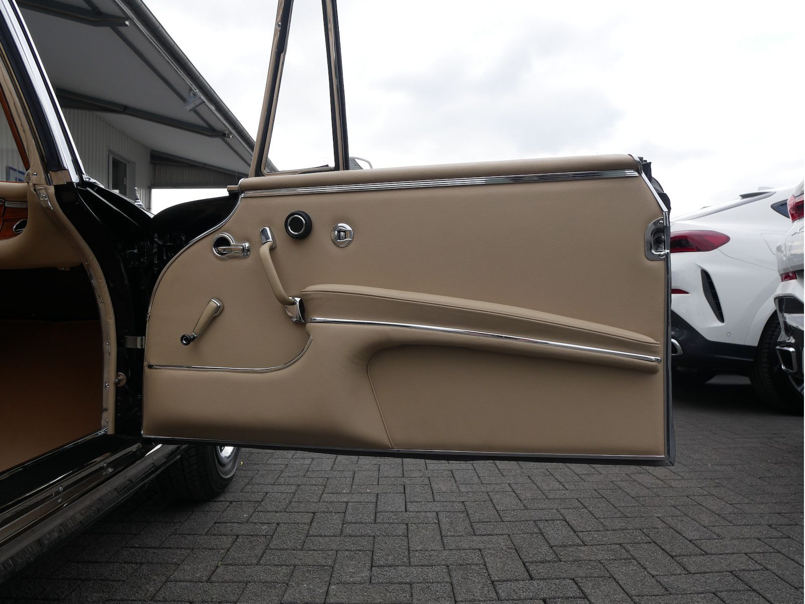 Mercedes-Benz 220 220 SE (W111) Cabriolet, frame-off, Zustand 1