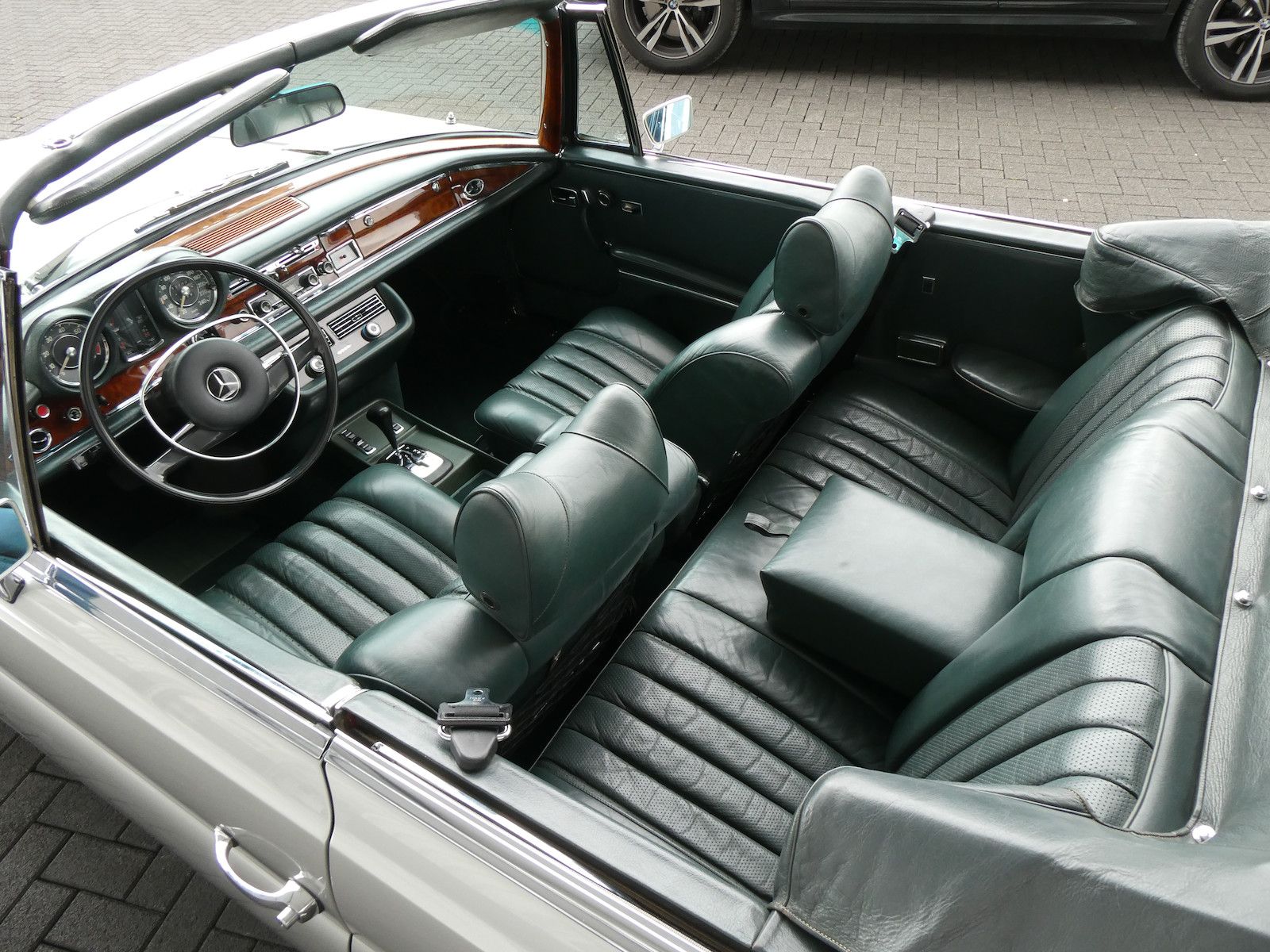 Mercedes-Benz 280 280 SE 3,5, deutsche Auslieferung