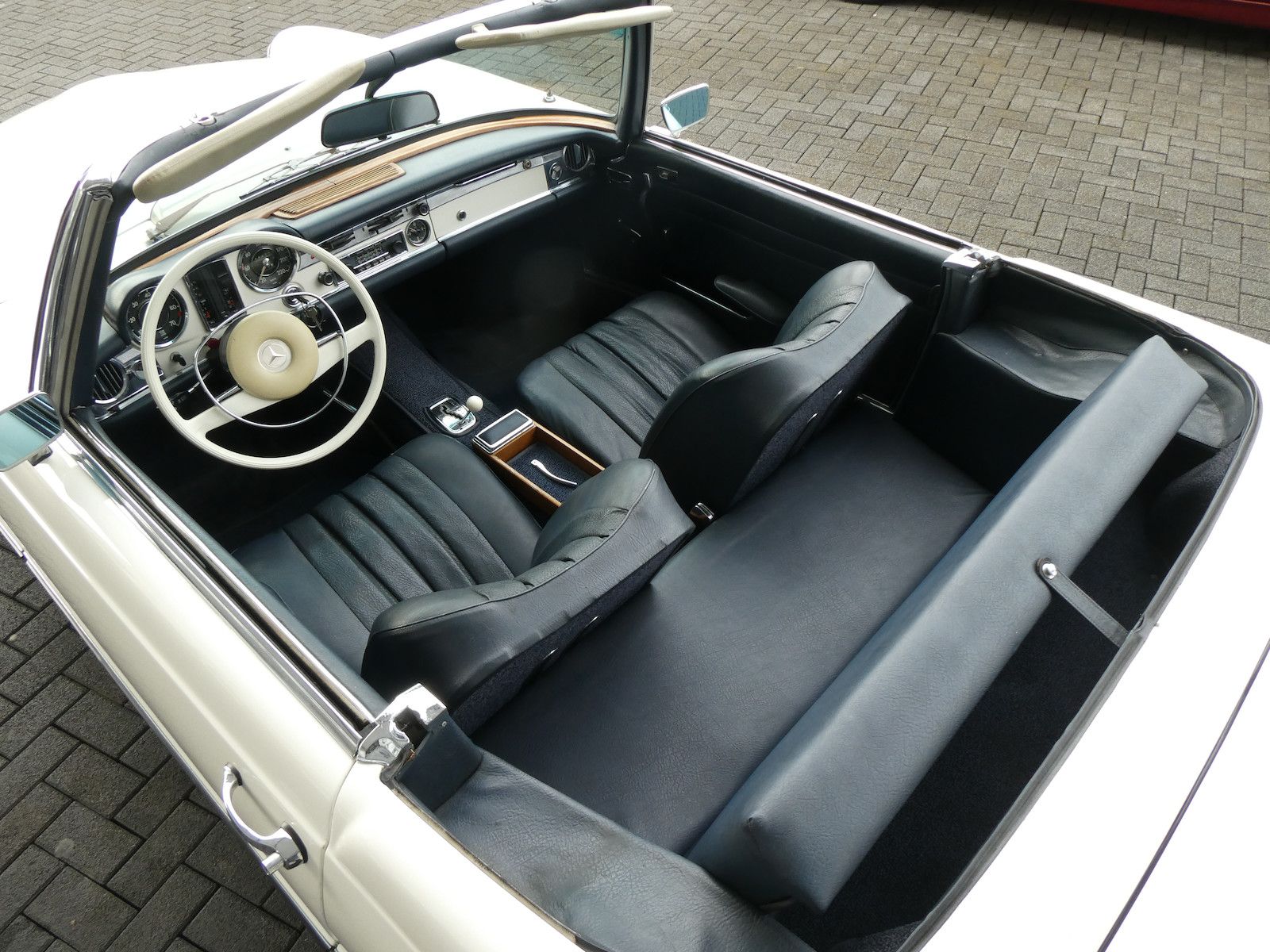 Mercedes-Benz 280 280 SL Pagode California, deutsche Auslieferung