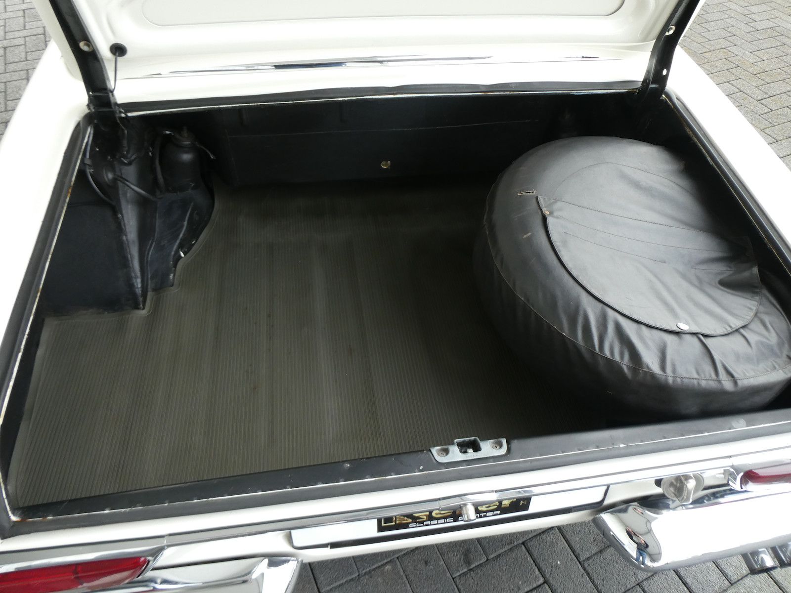 Mercedes-Benz 280 280 SL Pagode California, deutsche Auslieferung