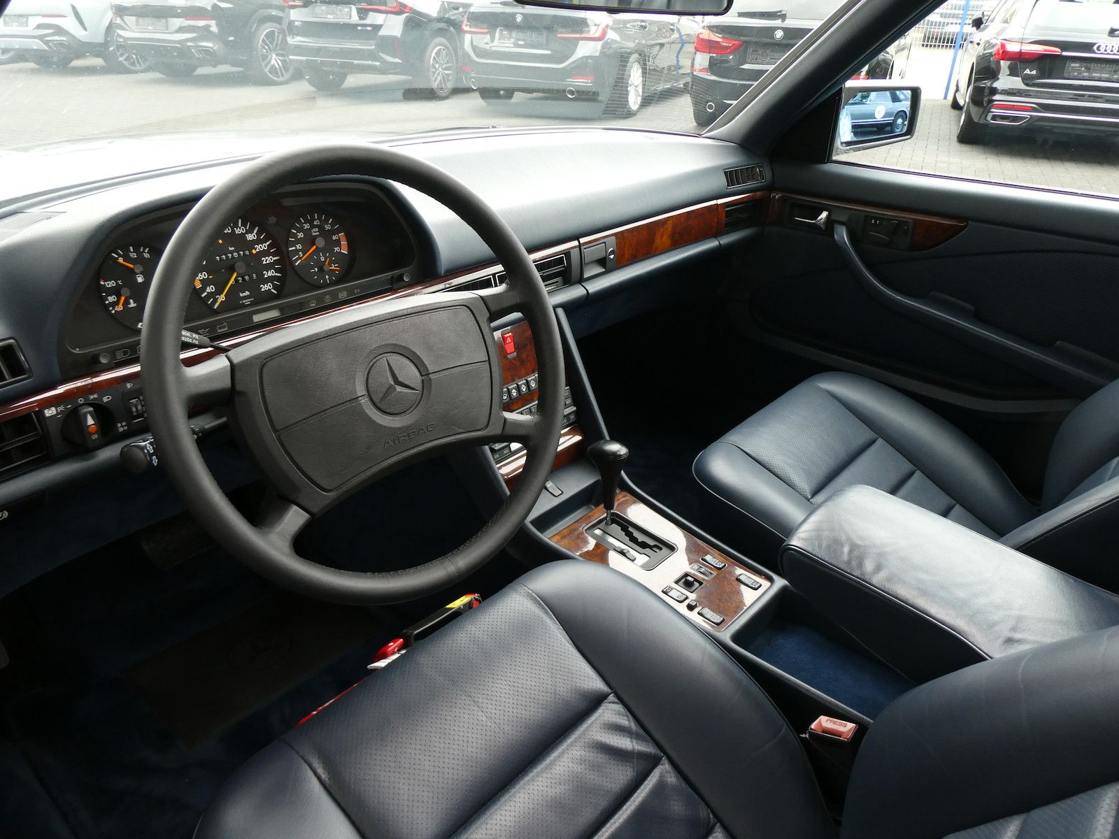 Mercedes-Benz 560 560 SEC (W126), 1. Hand, deutsche Auslieferung
