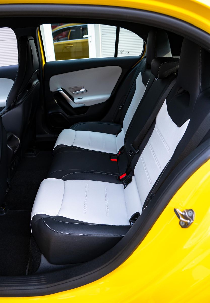 Mercedes-Benz A 35 AMG A 35 AMG 2.0 4Matic, AMG Performance Sitze