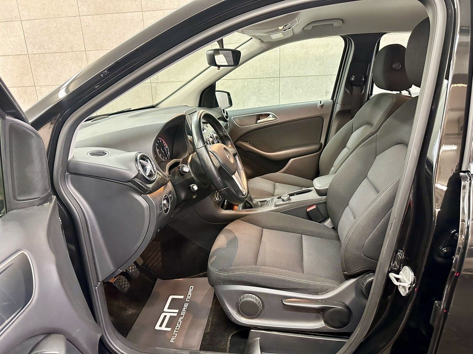 Mercedes-Benz B 180 B 180 Navi+Sitzheizung+Tempomat+PDC