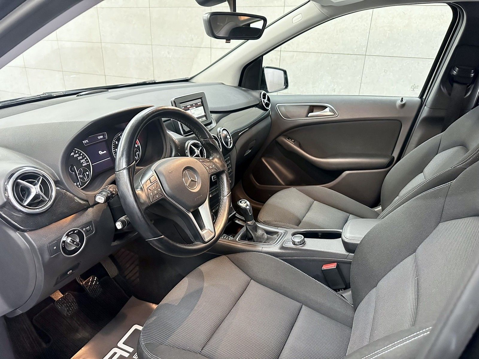 Mercedes-Benz B 180 B 180 Navi+Sitzheizung+Tempomat+PDC