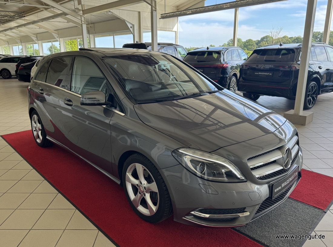 Mercedes-Benz B 200 B 200 *AHK*Comand*Panorama*Xenon*SportPaket*