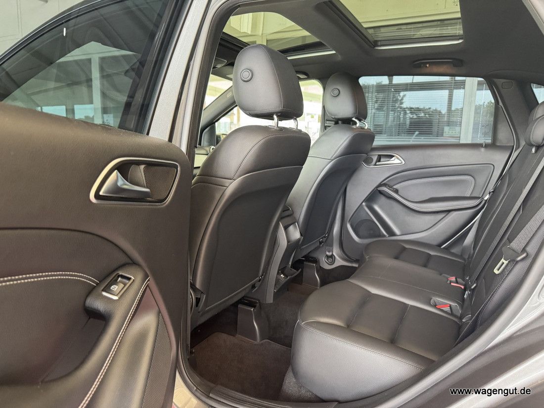 Mercedes-Benz B 200 B 200 *AHK*Comand*Panorama*Xenon*SportPaket*