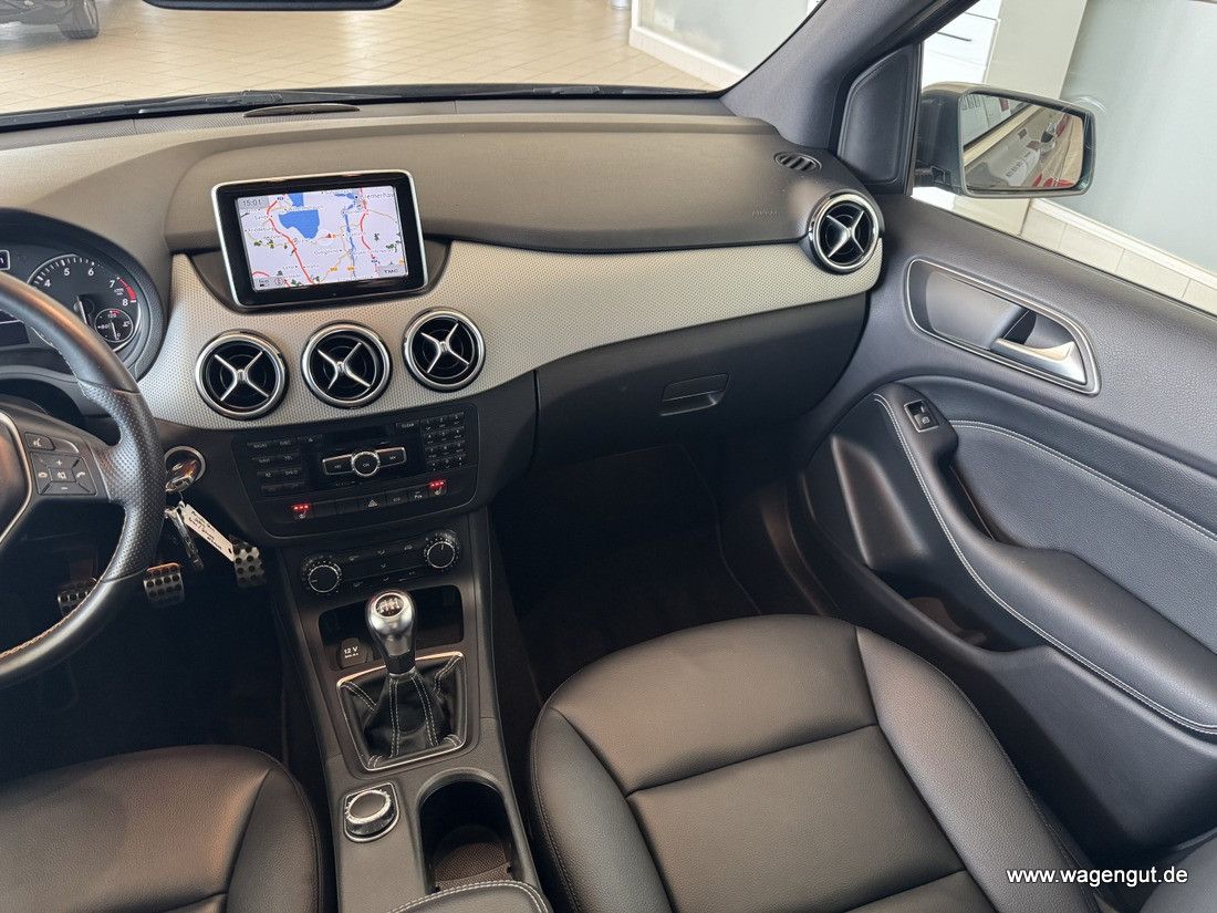 Mercedes-Benz B 200 B 200 *AHK*Comand*Panorama*Xenon*SportPaket*