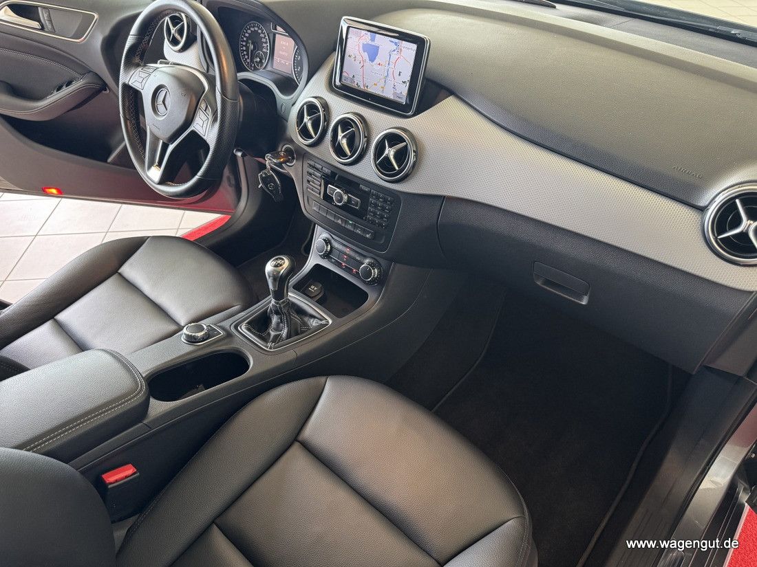 Mercedes-Benz B 200 B 200 *AHK*Comand*Panorama*Xenon*SportPaket*