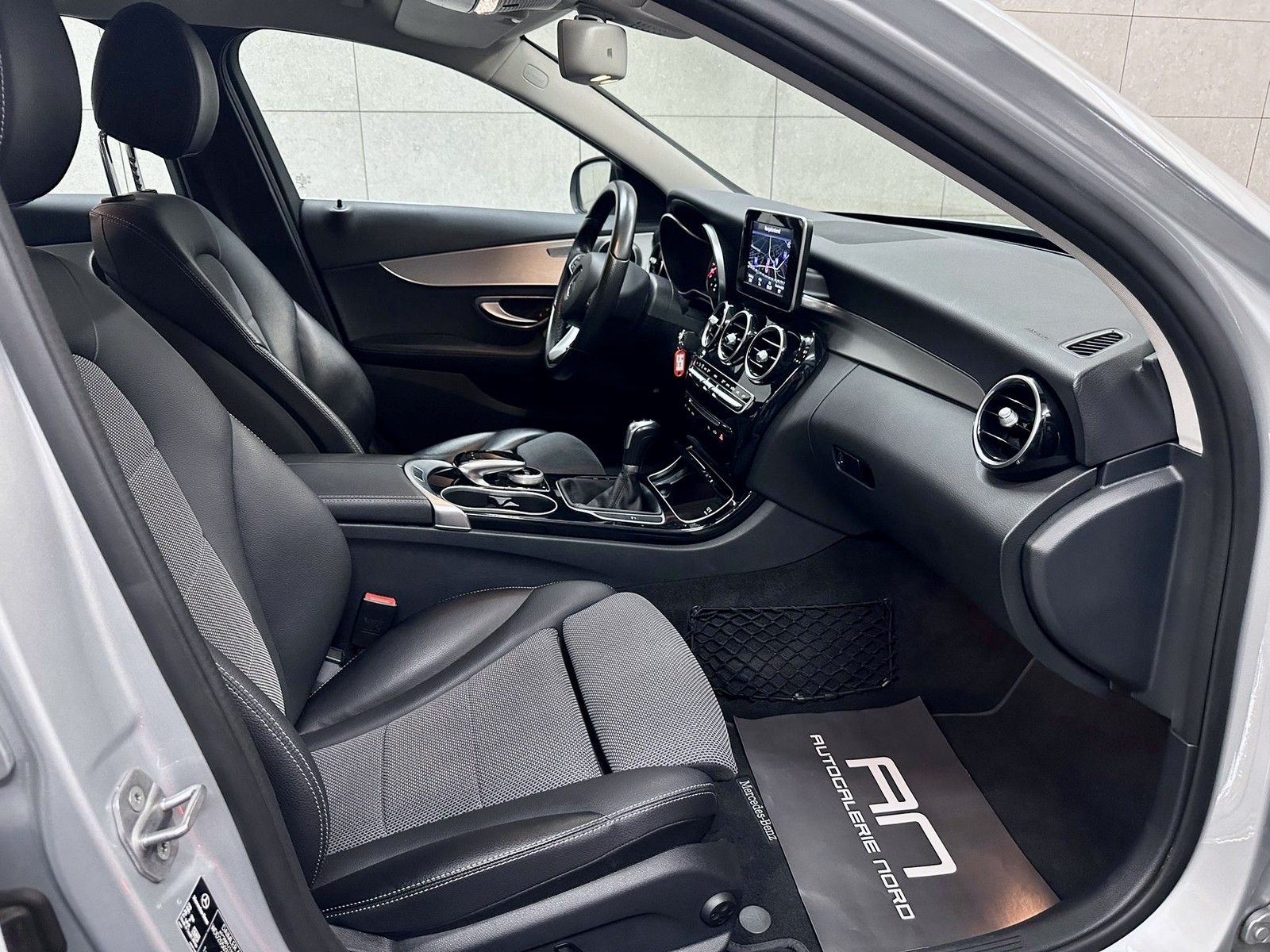Mercedes-Benz C 200 C 200 Avantgarde Sport LED+Navi+Leder+MB-Service