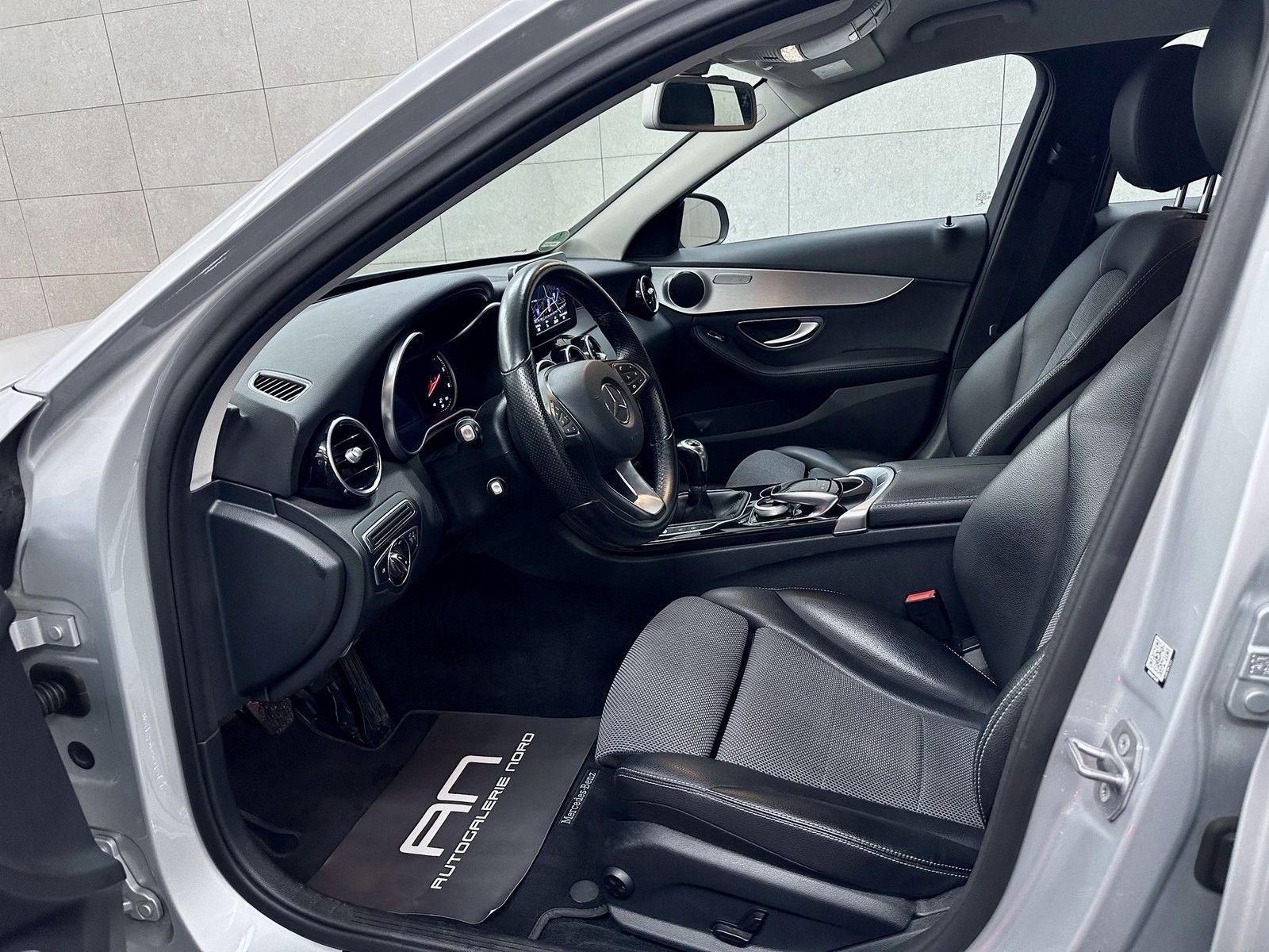 Mercedes-Benz C 200 C 200 Avantgarde Sport LED+Navi+Leder+MB-Service