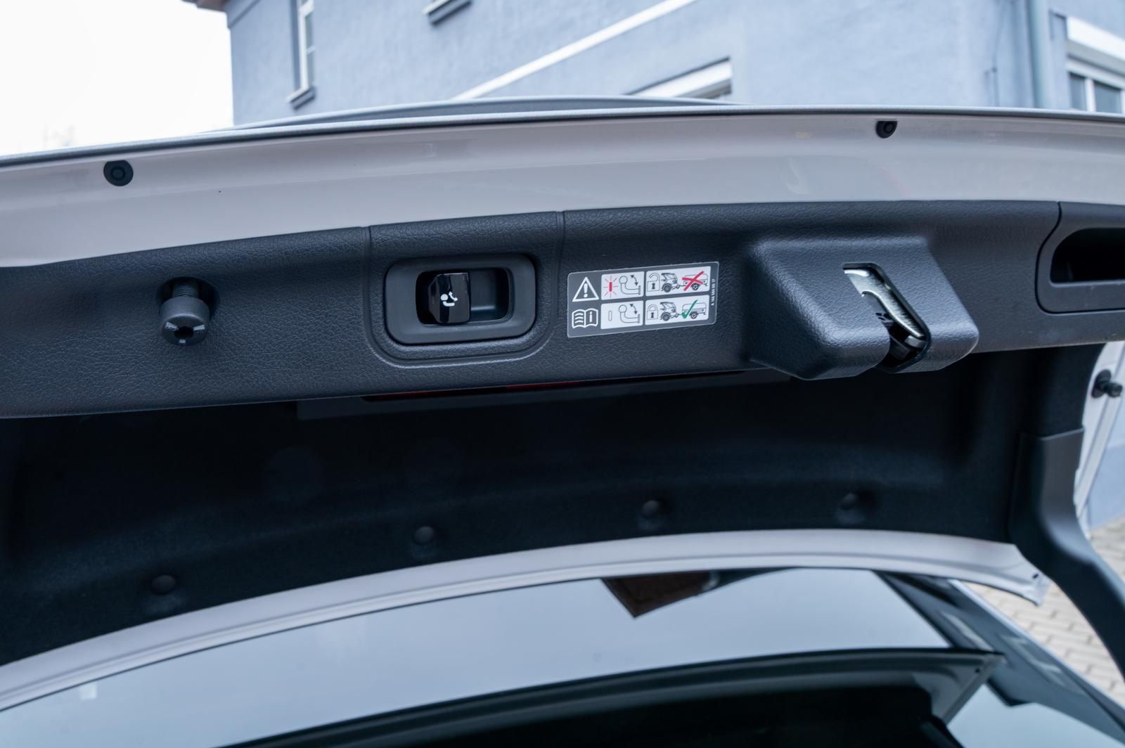 Mercedes-Benz C 300 C300e AMG Line,PANO,360°,AHK