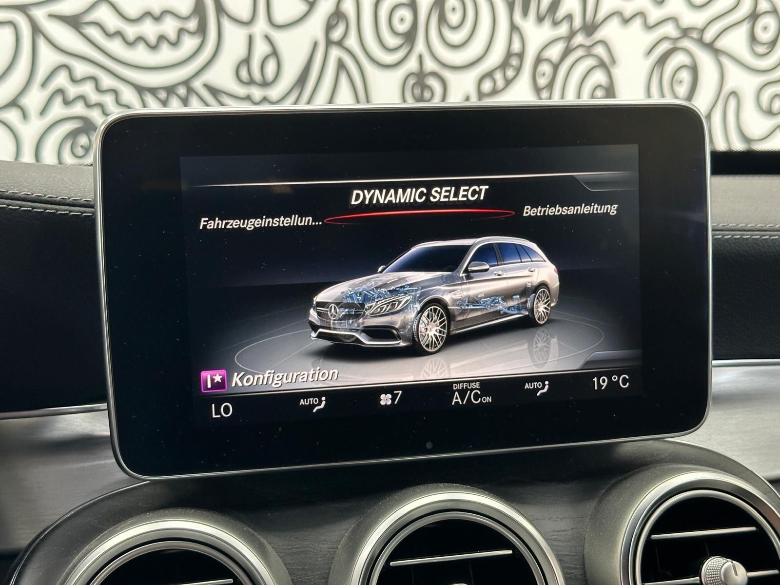 Mercedes-Benz C 63 AMG C63 AMG DESIGNO*BURMESTER*DISTRONIC*HEAD-UP*VOLL