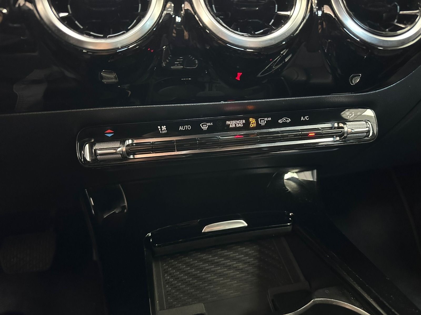 Mercedes-Benz CLA 180 CLA 180 7G-DCT*MBUX*WIDESCREEN*KAMERA*BURMESTER*