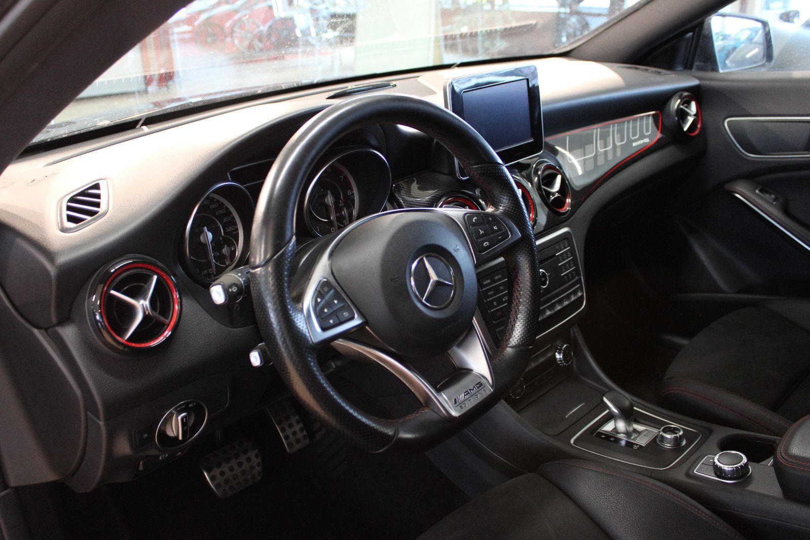 Mercedes-Benz CLA 45 AMG Shooting Brake CLA 45 AMG Shooting Brake *Sonderlack*