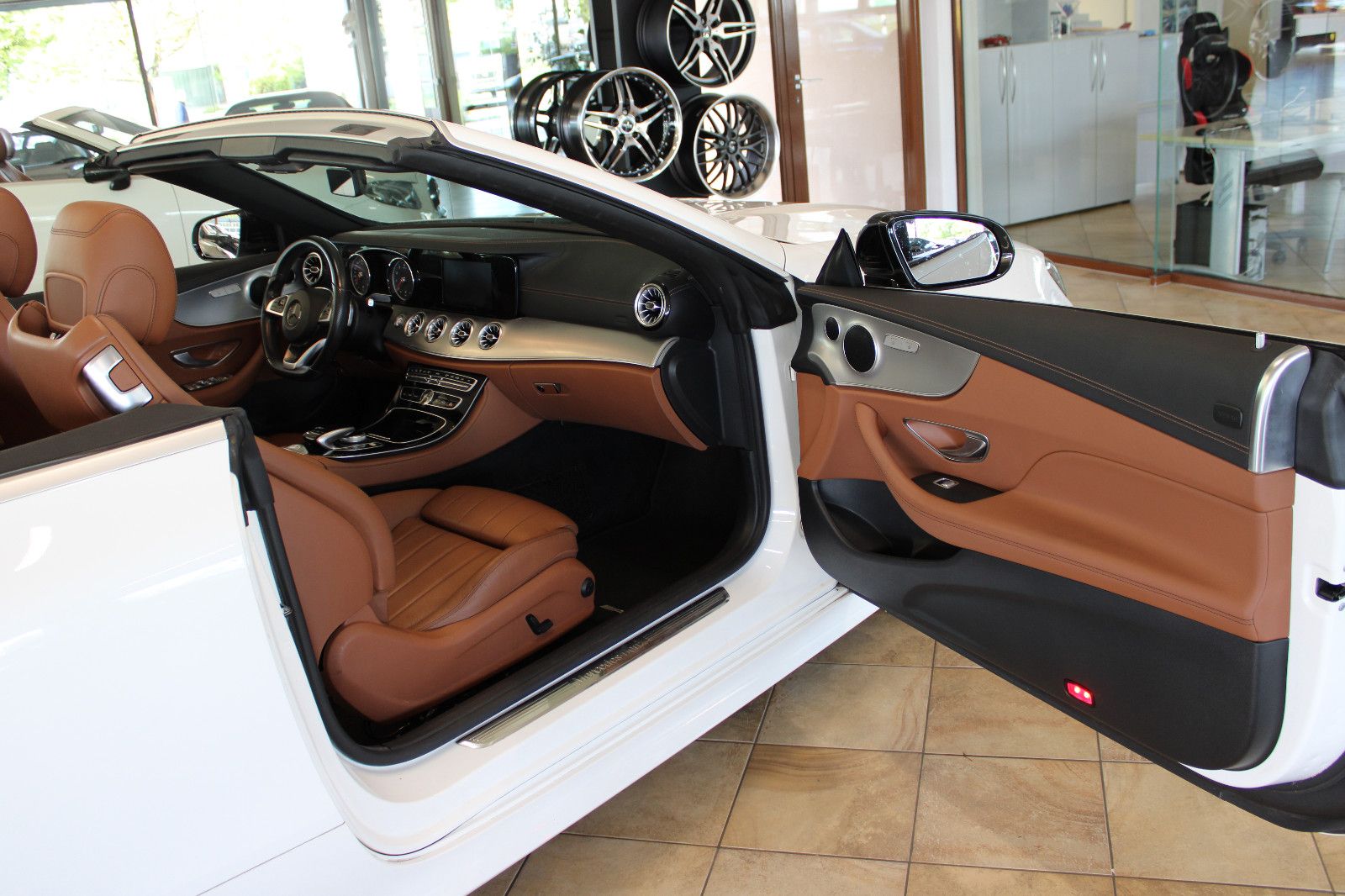 Mercedes-Benz E 200 E 200 Cabrio *AMG-Line+19&quot;+Night-Paket*