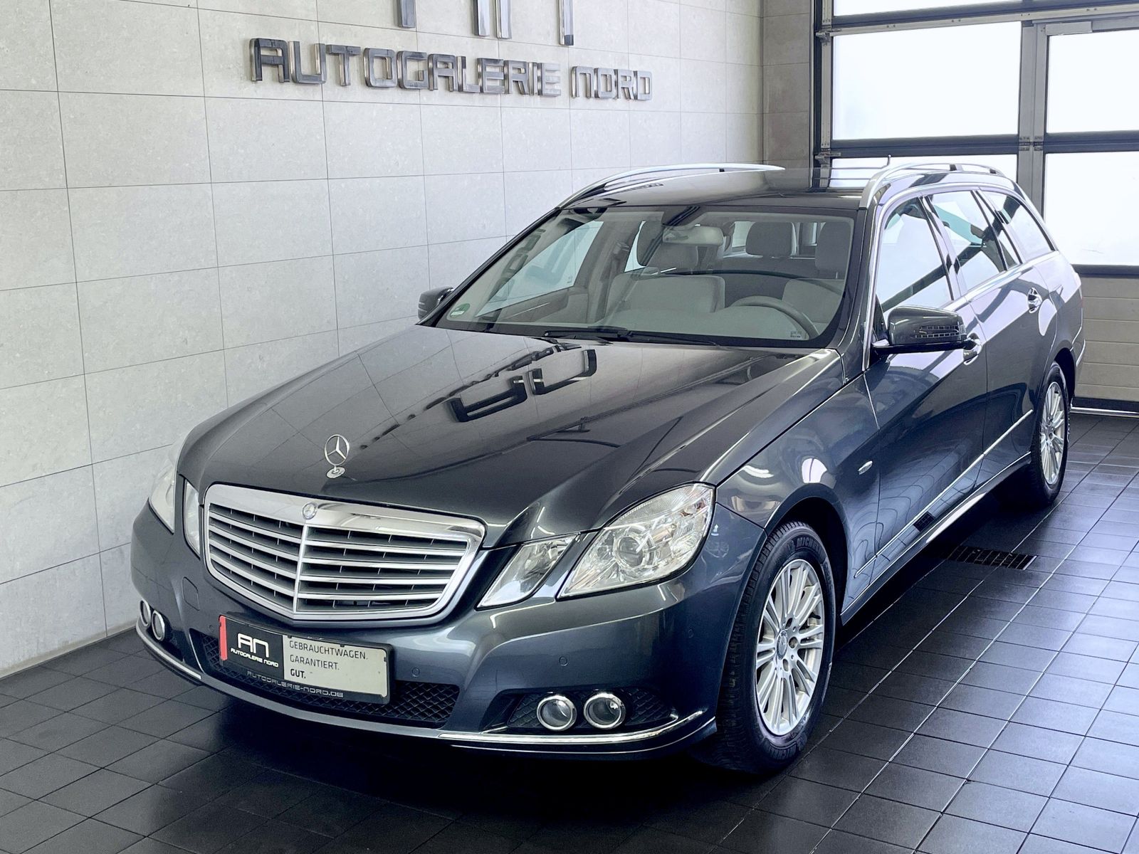 Mercedes-Benz E 200 E 200 CGI BlueEfficiency Elegance 1. Hand