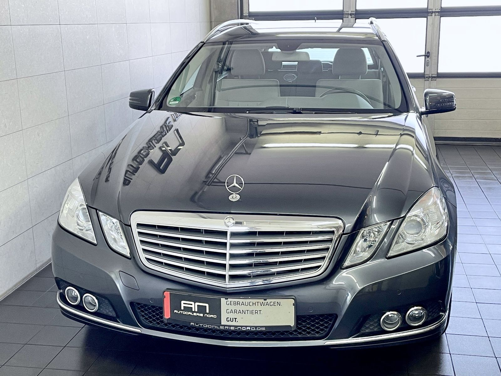 Mercedes-Benz E 200 E 200 CGI BlueEfficiency Elegance 1. Hand