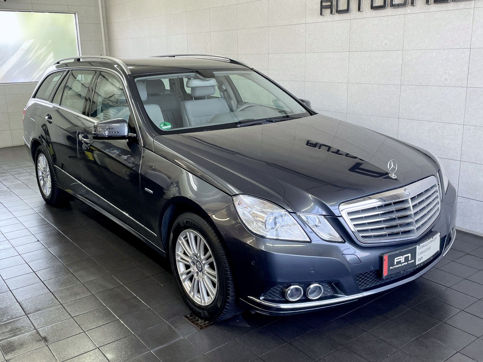 Mercedes-Benz E 200 E 200 CGI BlueEfficiency Elegance 1. Hand