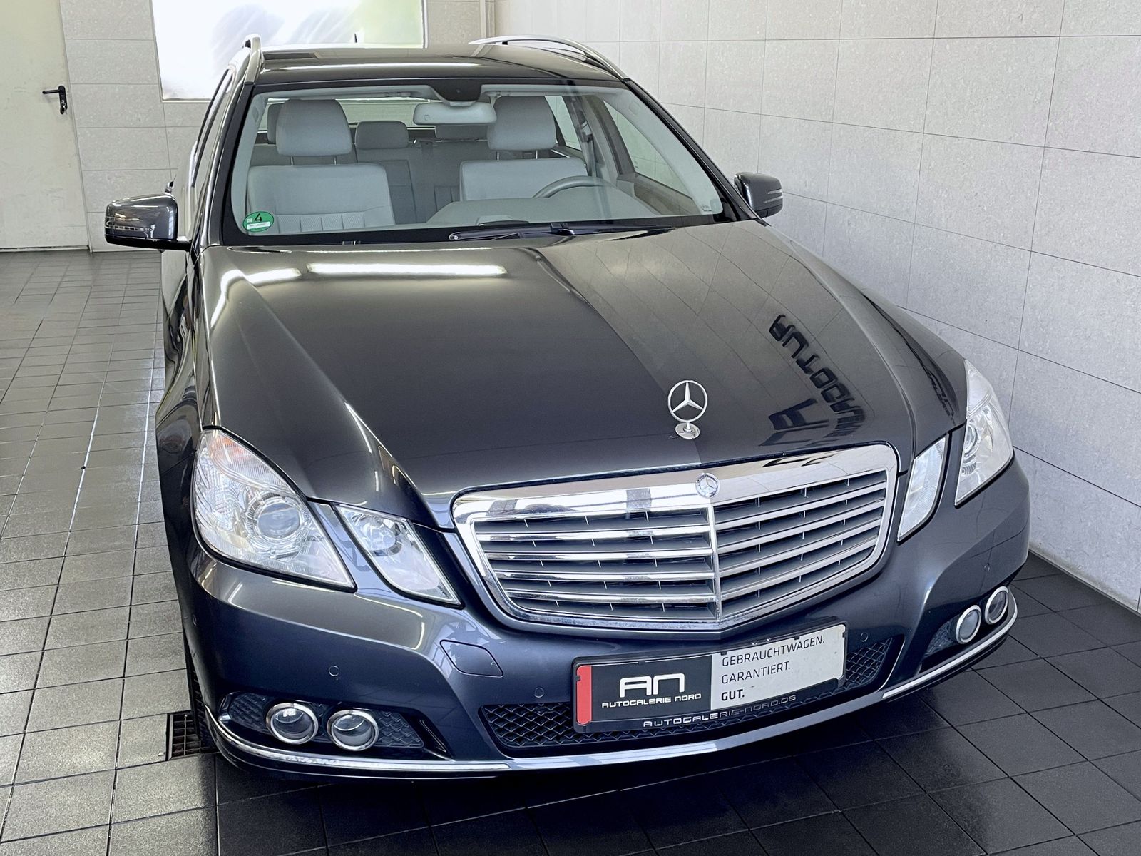 Mercedes-Benz E 200 E 200 CGI BlueEfficiency Elegance 1. Hand
