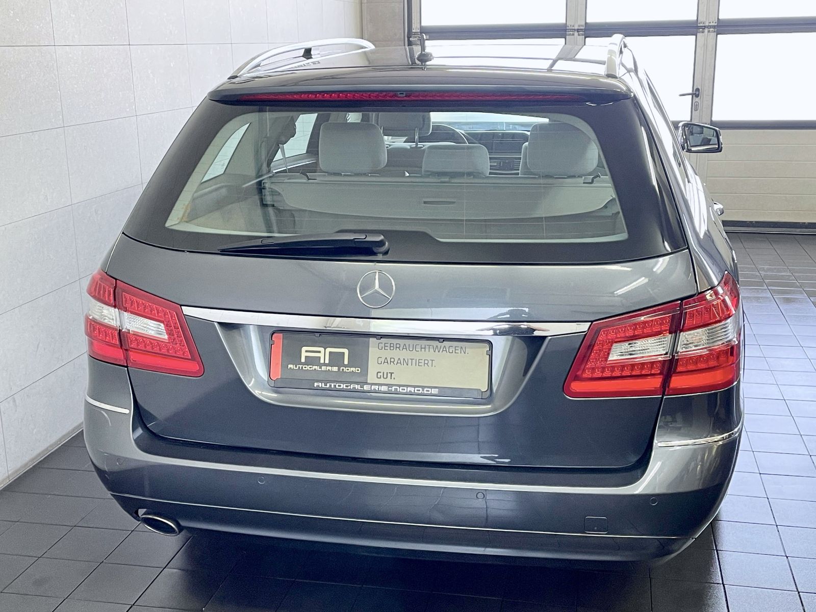Mercedes-Benz E 200 E 200 CGI BlueEfficiency Elegance 1. Hand