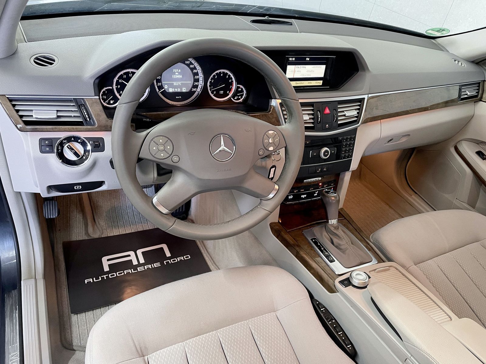 Mercedes-Benz E 200 E 200 CGI BlueEfficiency Elegance 1. Hand
