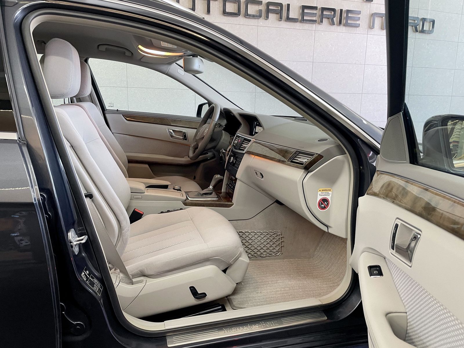 Mercedes-Benz E 200 E 200 CGI BlueEfficiency Elegance 1. Hand