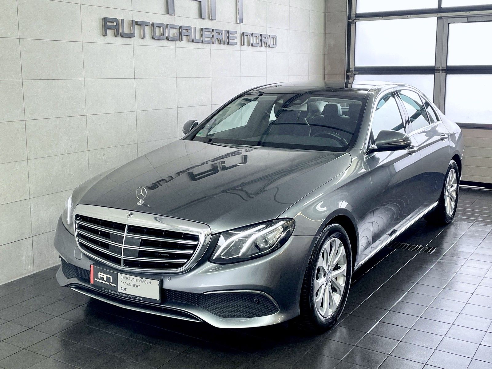 Mercedes-Benz E 200 E 200 Widescreen+Pano+Distronic+Ambiente