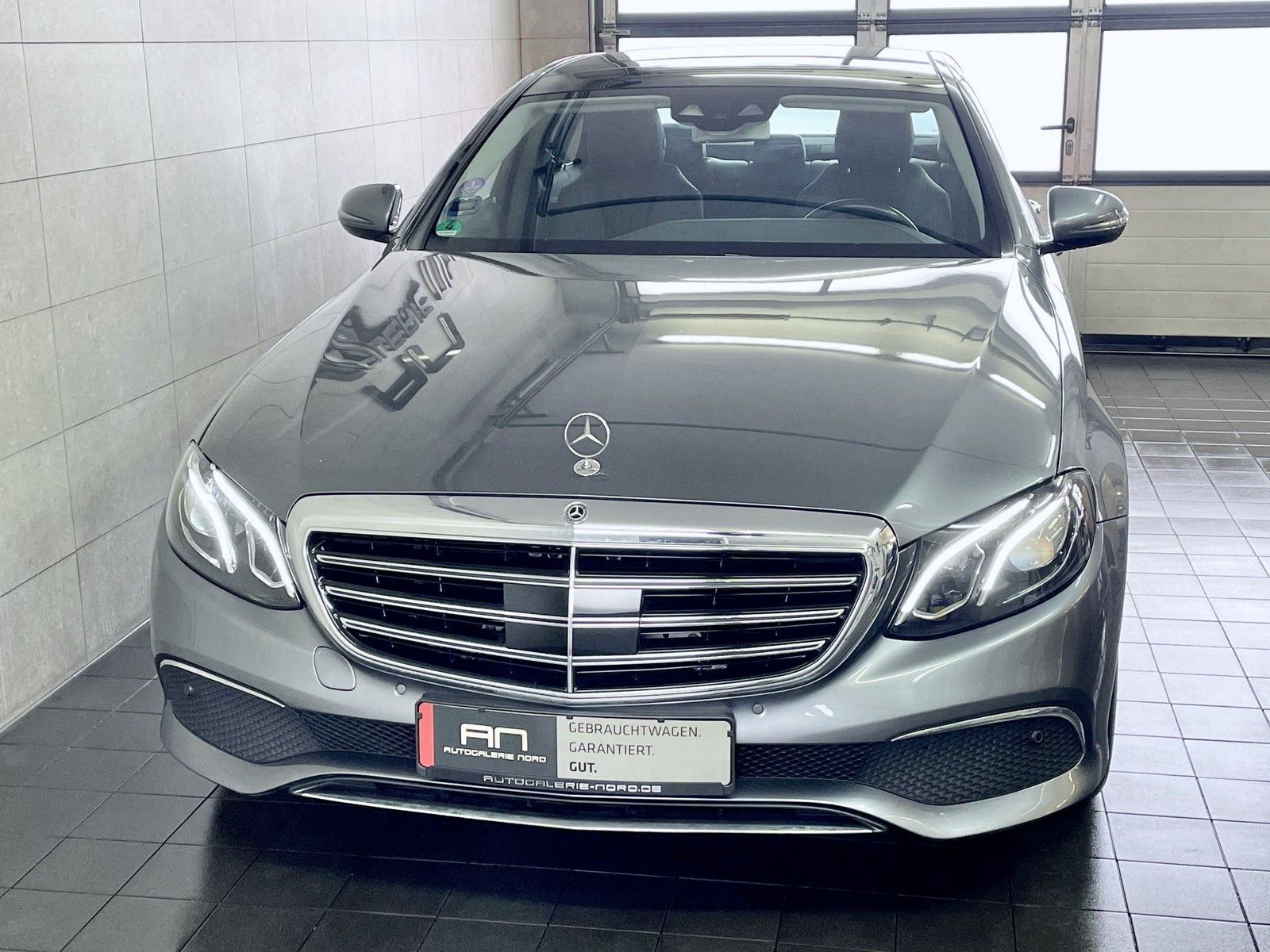 Mercedes-Benz E 200 E 200 Widescreen+Pano+Distronic+Ambiente