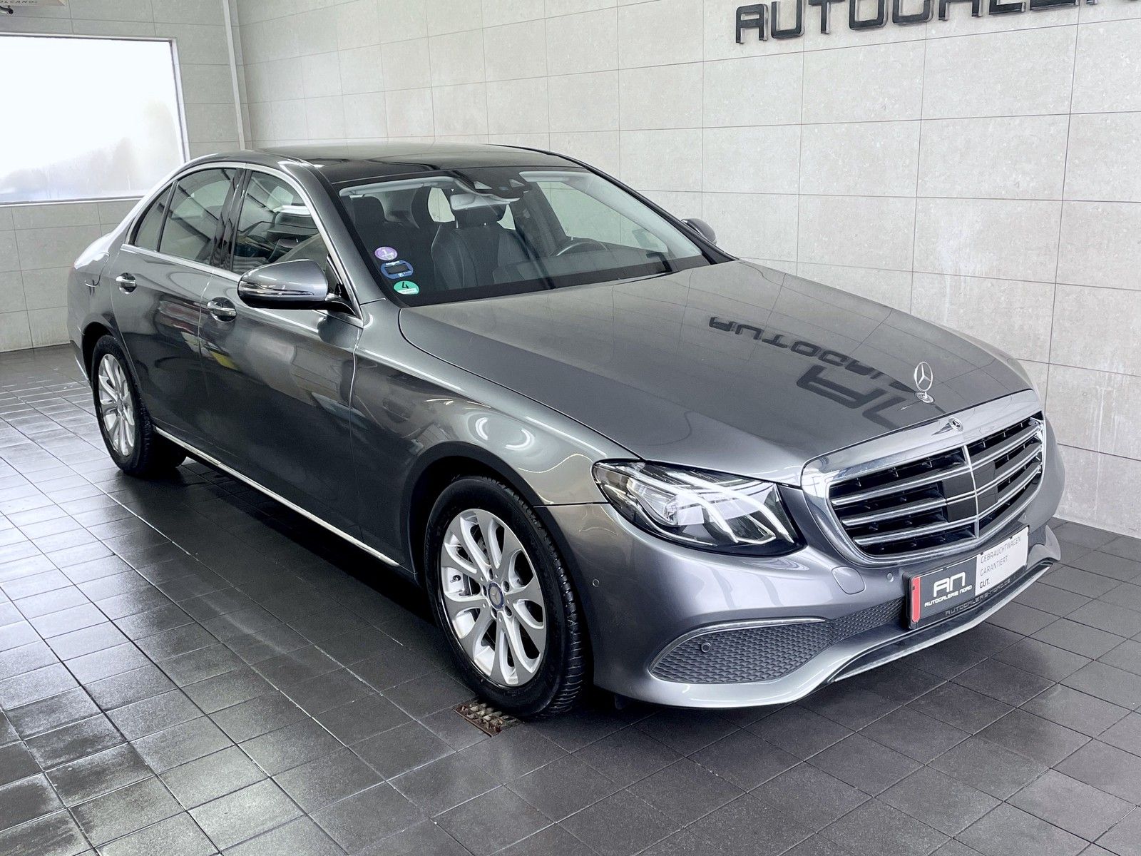 Mercedes-Benz E 200 E 200 Widescreen+Pano+Distronic+Ambiente