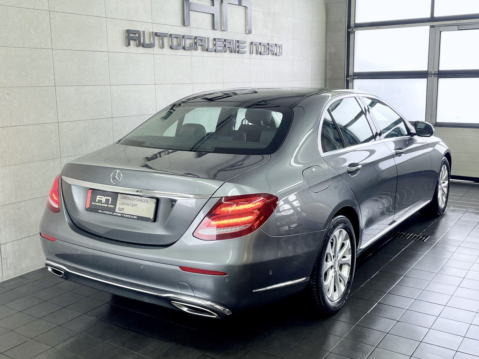 Mercedes-Benz E 200 E 200 Widescreen+Pano+Distronic+Ambiente