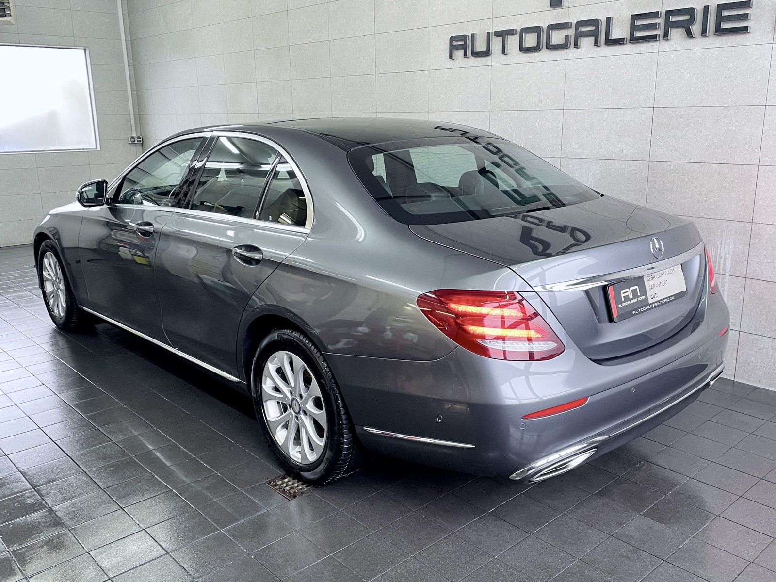 Mercedes-Benz E 200 E 200 Widescreen+Pano+Distronic+Ambiente