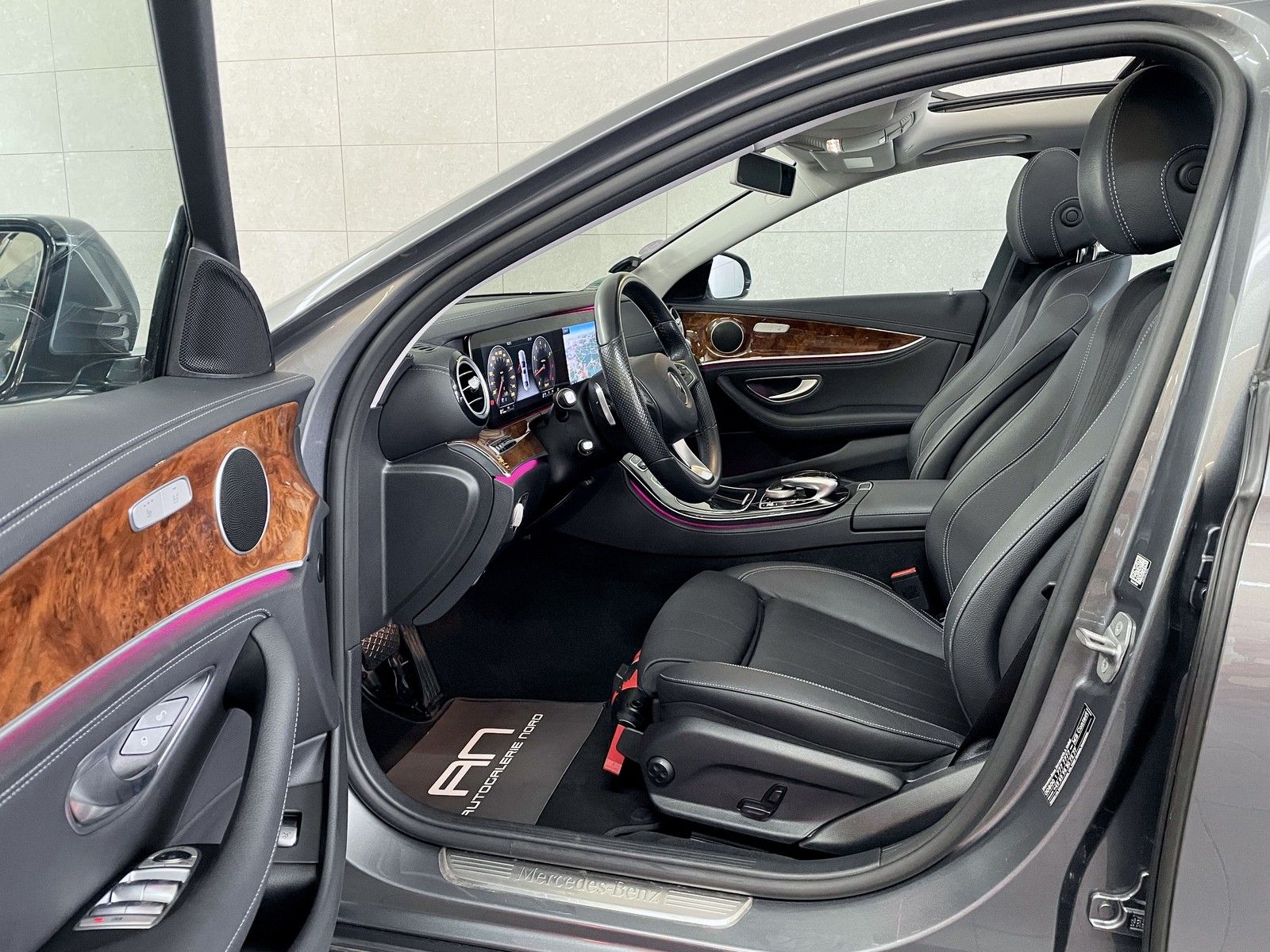 Mercedes-Benz E 200 E 200 Widescreen+Pano+Distronic+Ambiente