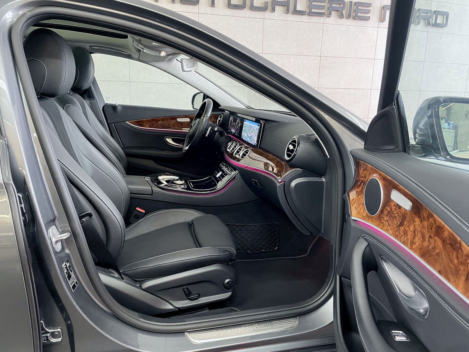 Mercedes-Benz E 200 E 200 Widescreen+Pano+Distronic+Ambiente