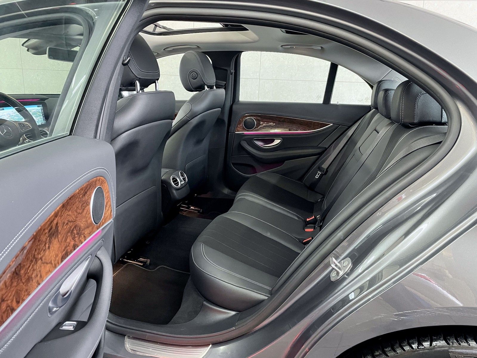 Mercedes-Benz E 200 E 200 Widescreen+Pano+Distronic+Ambiente