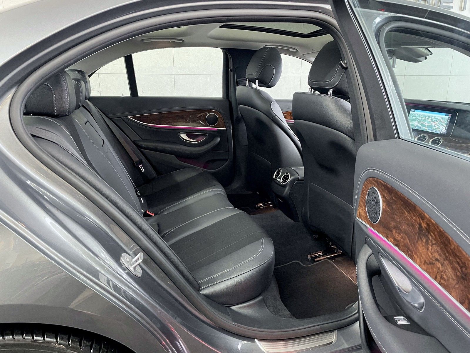 Mercedes-Benz E 200 E 200 Widescreen+Pano+Distronic+Ambiente