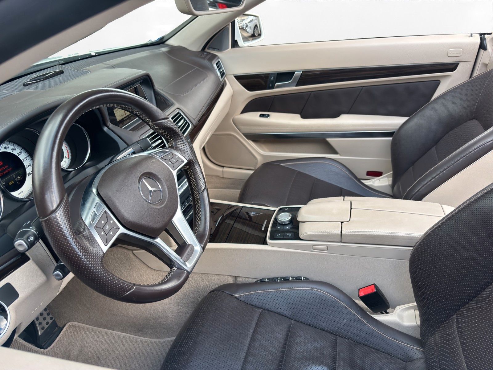 Mercedes-Benz E 300 E 300 CGI Cabrio AMG-Line HarmanKardon Sitzlüftu