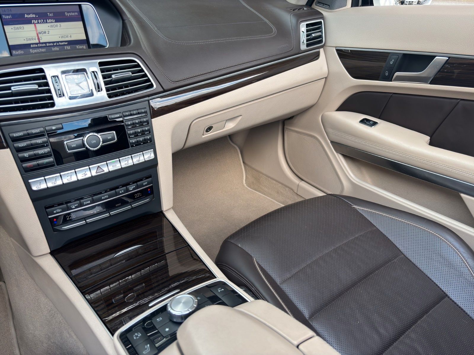 Mercedes-Benz E 300 E 300 CGI Cabrio AMG-Line HarmanKardon Sitzlüftu