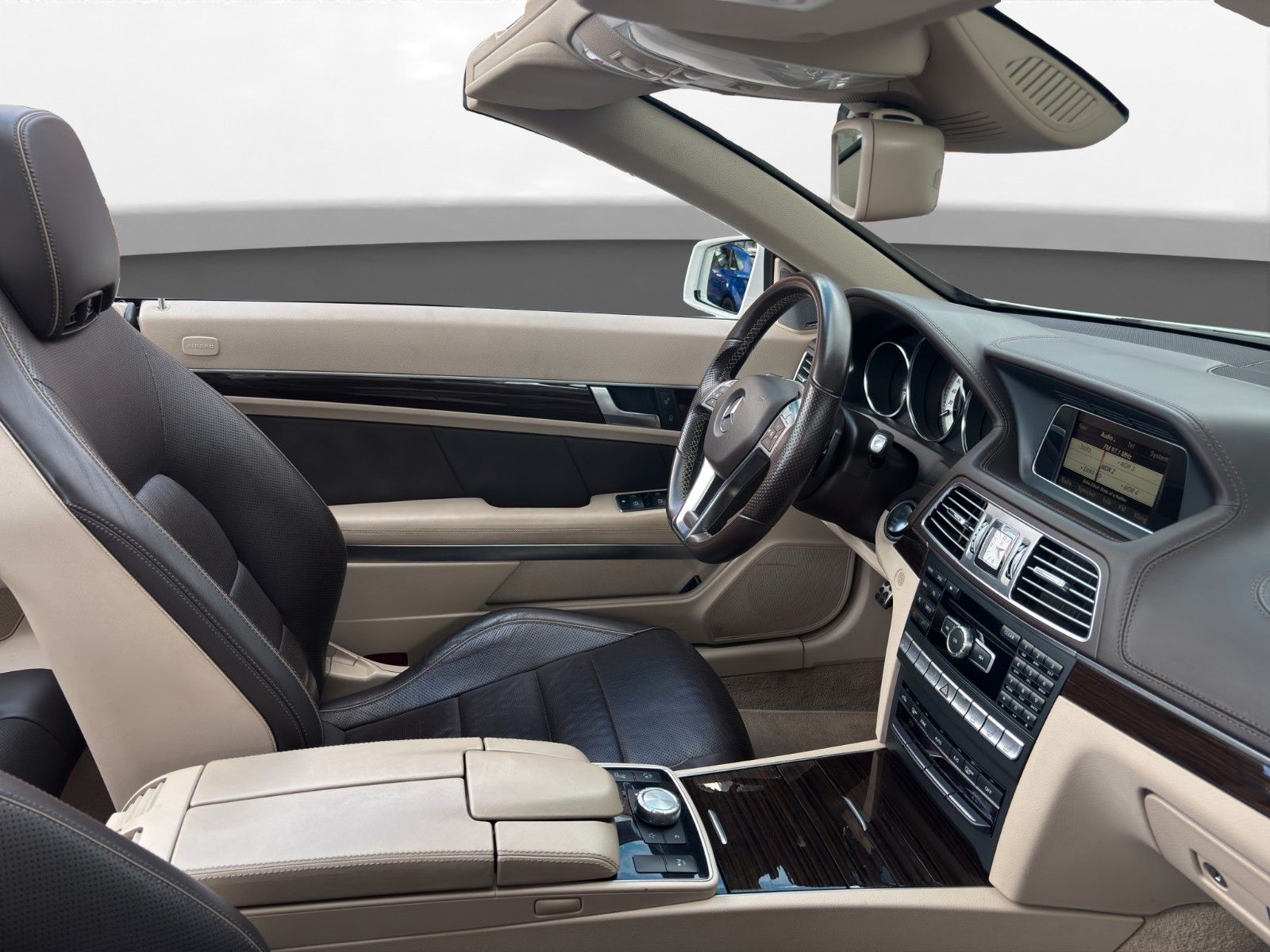 Mercedes-Benz E 300 E 300 CGI Cabrio AMG-Line HarmanKardon Sitzlüftu