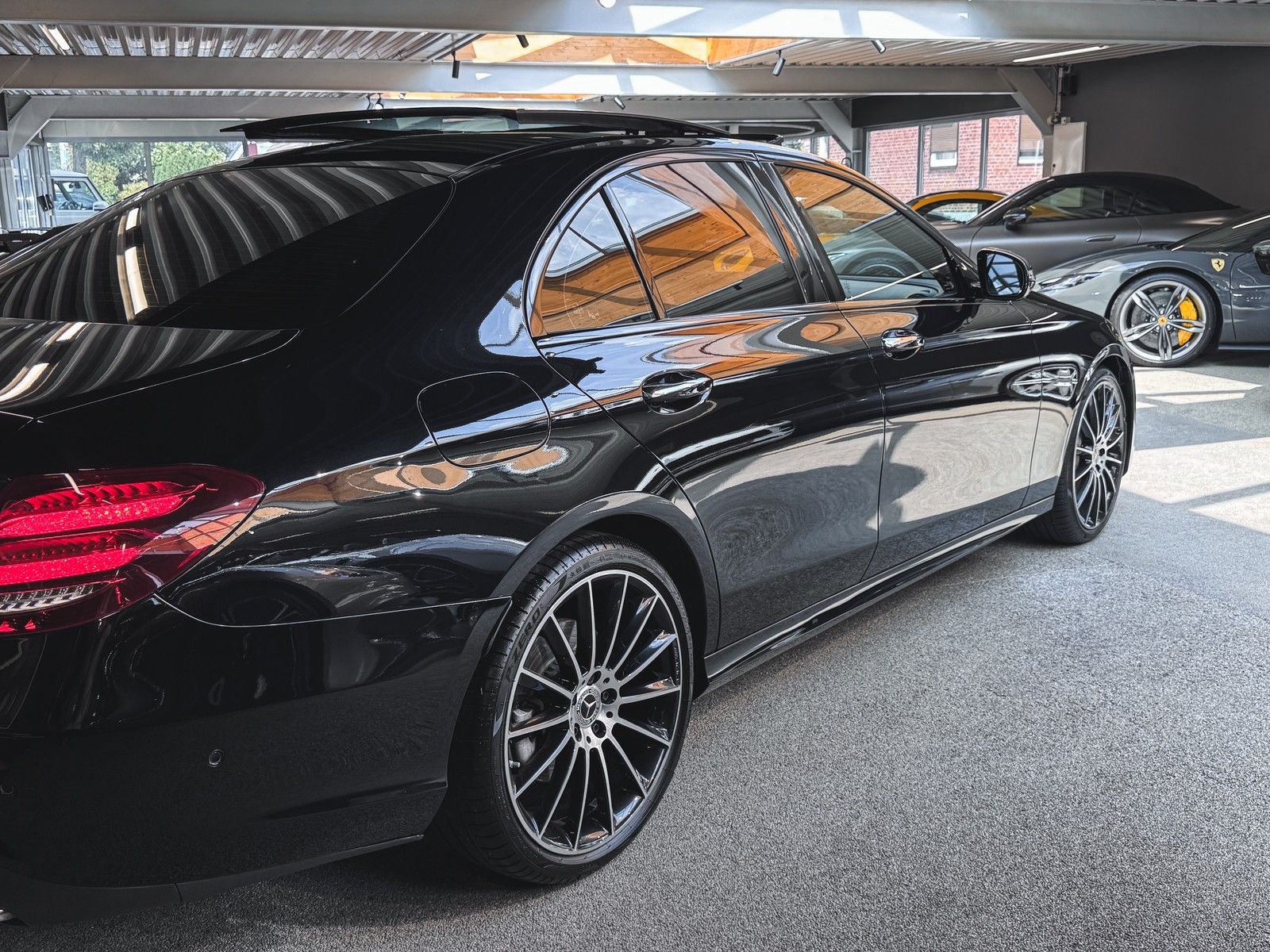 Mercedes-Benz E 350 E 350d AMG Line+Designo+Pano+Head-Up