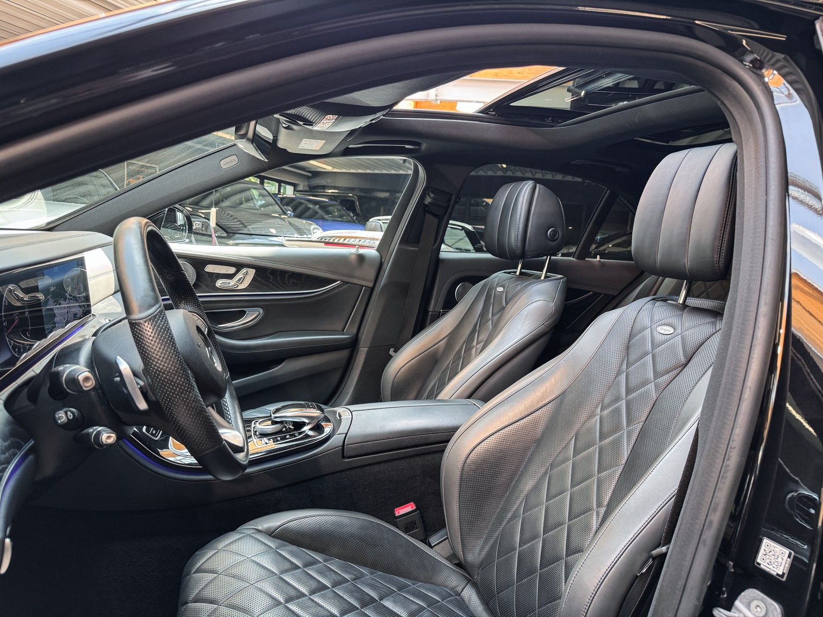 Mercedes-Benz E 350 E 350d AMG Line+Designo+Pano+Head-Up